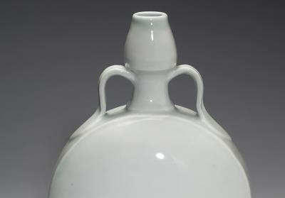 图片[2]-Gourd-shaped flask with belt-shaped handles in sweet-white glaze, Ming dynasty, Yongle reign (1403-1424)-China Archive